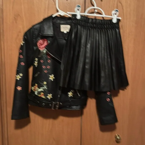 Jacket and skirt set. Black. - Picture 1 of 9